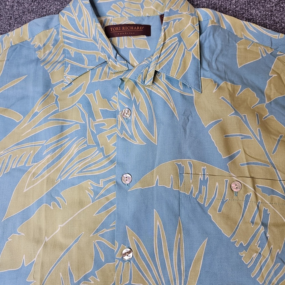 Tori Richard Mens Hawaiian Aloha Shirt Size Medium Tropical Beach Resort